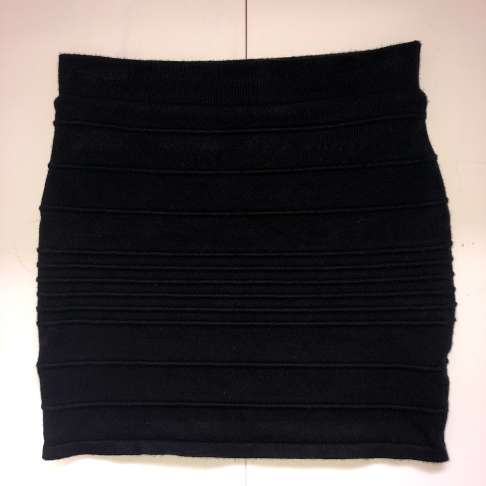 Black textured pencil skirt (mini)